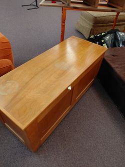 Rolling storage chest