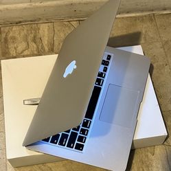 MacBook Air i5 @1.8GHz / 512GB SSD / 8GB Rams/ Running macOS Sequoia 15.1  And Microsoft Office 2021 Business Edition / Newest Final Cut Pro 