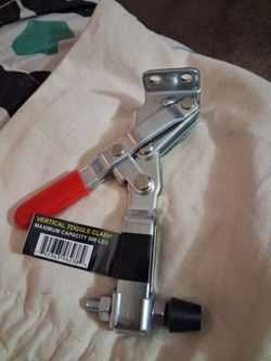 Vertical Toggle Clamp 500 LB Capacity