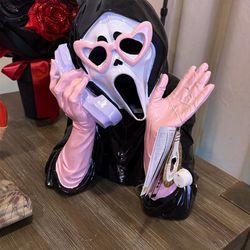 Ghostface Pink Statue