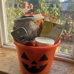 Halloween Boo Basket 6 Items 