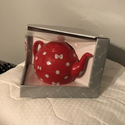 NIB COLLECTIBLE MINNIE MOUSE RED DOTS & BOWS TEAPOT