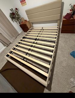 Queen bed & Mattres