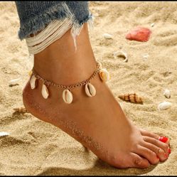 Eliou Ankle Shell Charm Bracelet Gold Pleated Coqui
