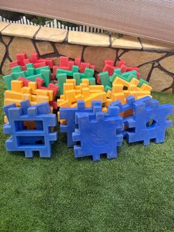 Giant Interlocking Plastic Building Blocks / Toddler Construction Play Bricks Set (31 Pieces)