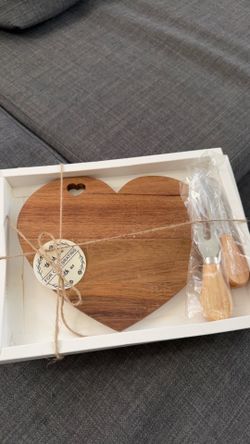 Heart Shape Cheese Cutting Board w/ knife and folk