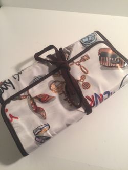 Henri bendel make up case very nice