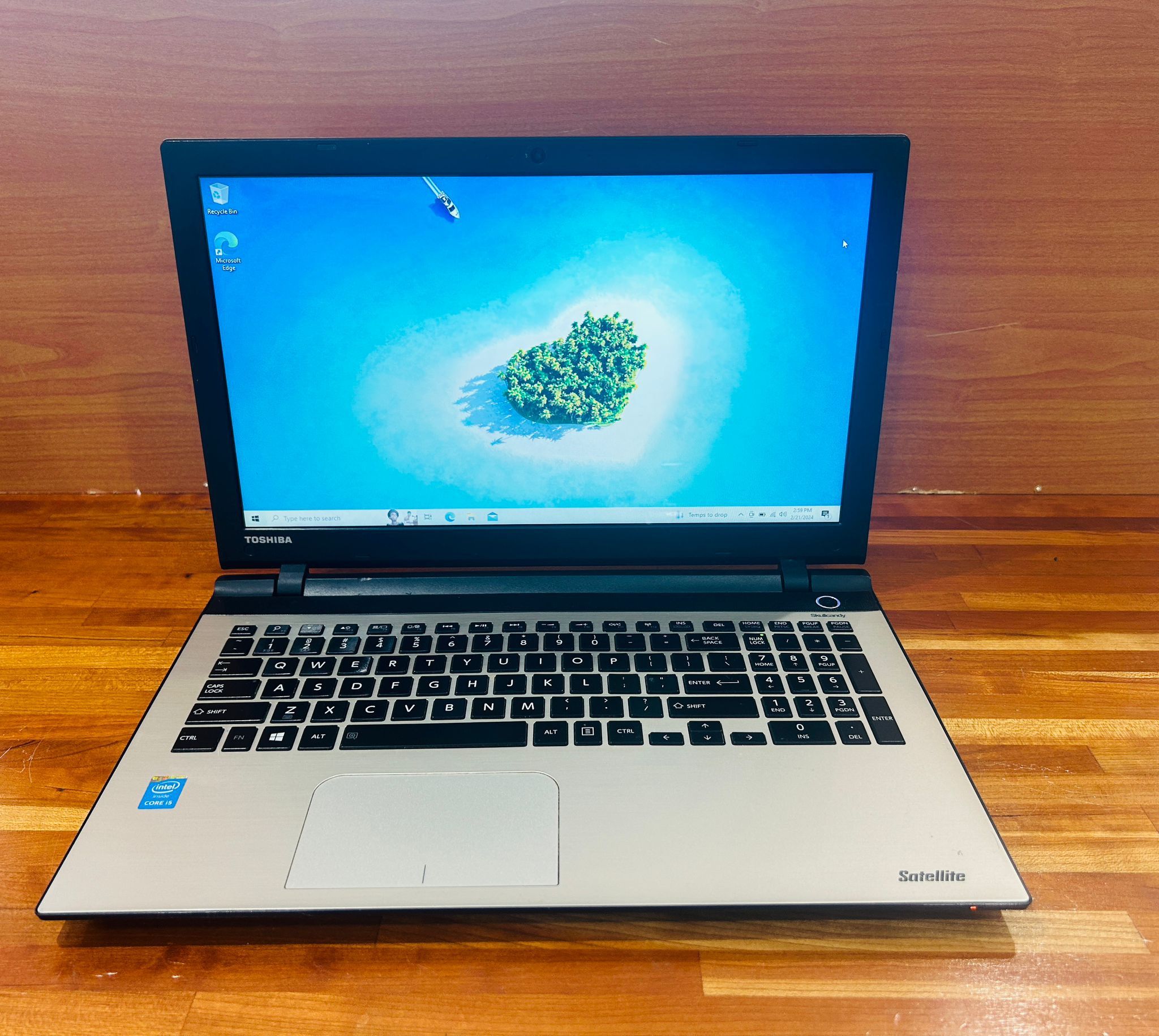 Toshiba L55-C 15” Laptop Core i5-5200u 8GB//120GB SSD Windows 10 Fully Functional