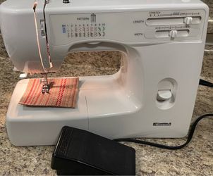 Kenmore model 385 series sewing machine made by Janome (Excellent condition)