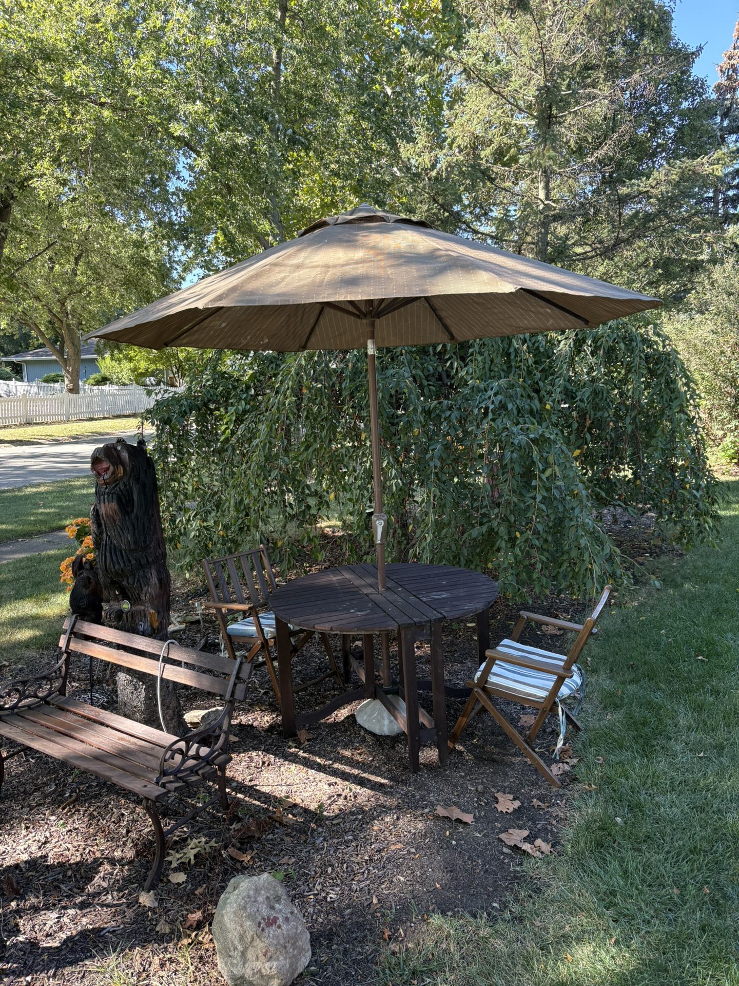 Vintage teakwood drop leaf gate leg round table 4 wrought iron metalchairs & 2 teak folding chairs price is for all