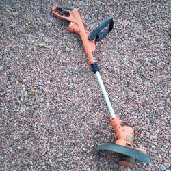 Black & Decker Electric Weed Eater/ Line Trimmer