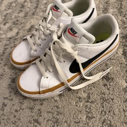 Nike Women’s Shoe 6.5