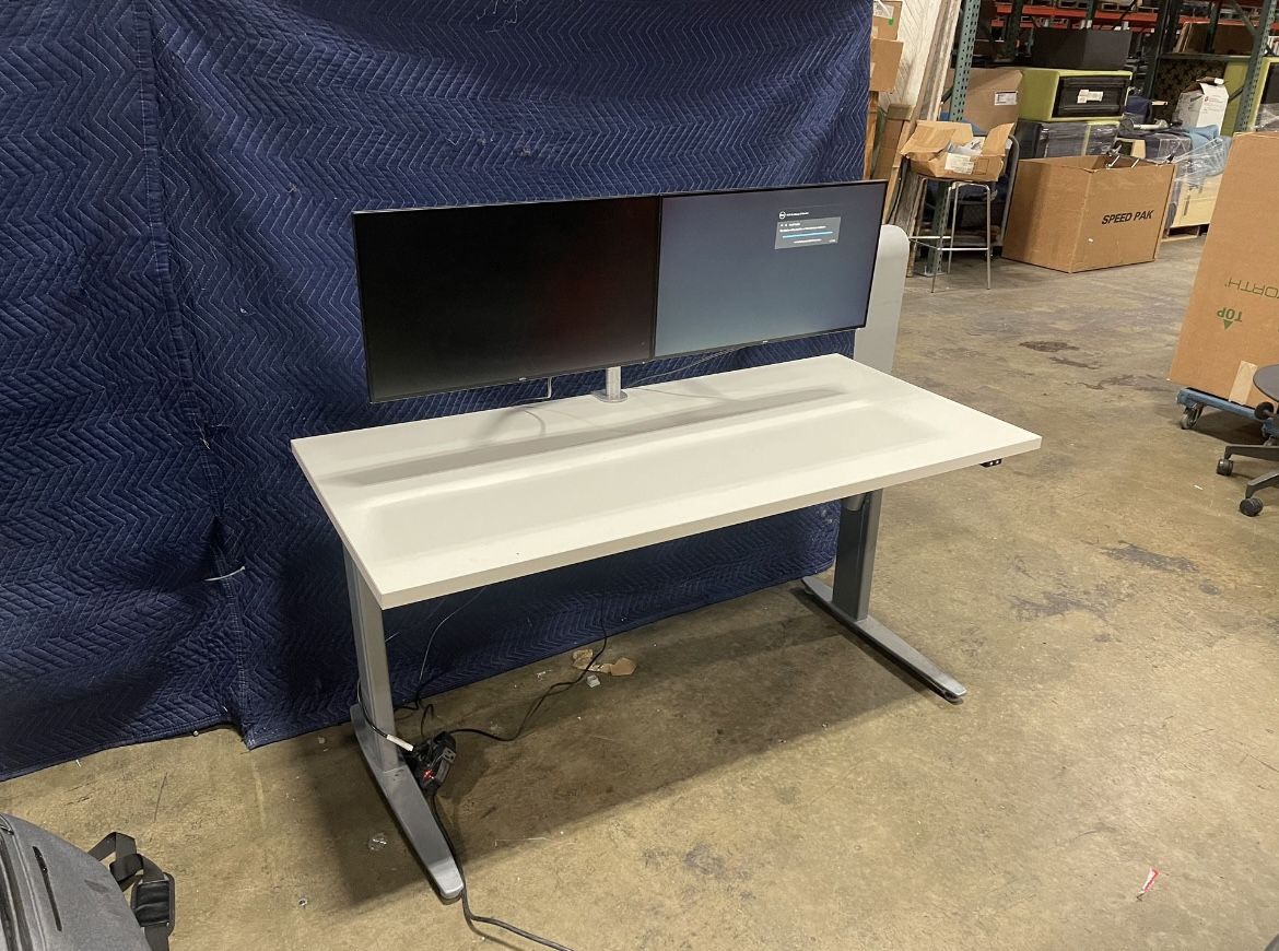 60x30 Electric Height Adjustable Tables! Christmas Sale! We Also Have Ergonomic Chairs And Monitor Arms!