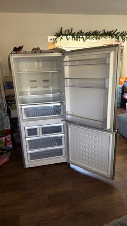Refrigerator /refrigerador.