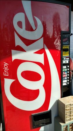 Coke machine ice cold sodas compressor works perfect