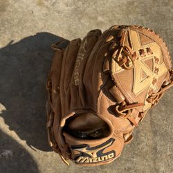 Mizuno Baseball Glove