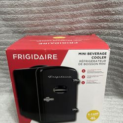 Frigidaire Retro 6 Can Mini Beverage Cooler, Black, 4L