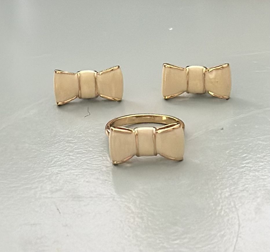 Kate Spade Gold tone and Cream enamel Bow Ring With Earrings