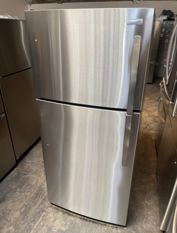 Deal: Stainless Frigidaire Top Mount – clean inside, ready to go