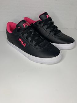 Women’s Black & Pink FILA Shoes (Size: 5) *Only Worn 1 Time*