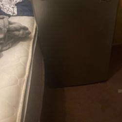 Magic Chef mini fridge
