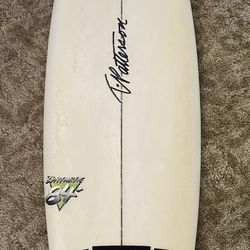 Surfboard - T Patterson 5’6 synthetic 84