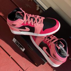 BRAND NEW JORDAN 1 MID “PINKSICLE” FOR SALE!!! GS SIZE 7 $135