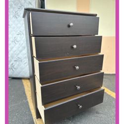 5 drawers dresser/ Five drawers dresser