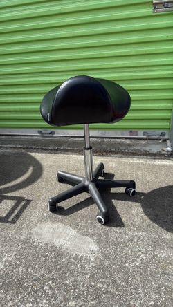 Saddle stool