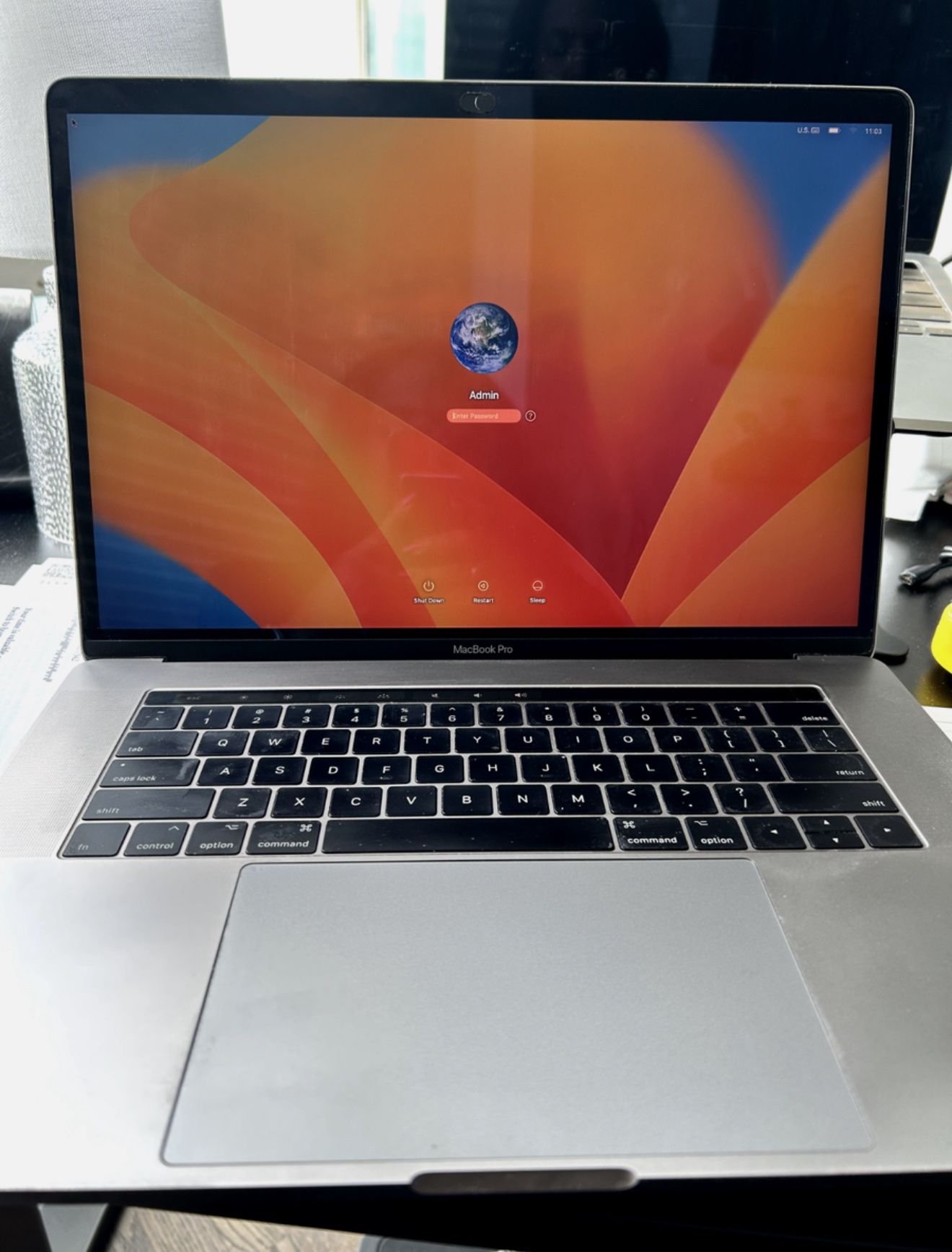 MacBook Pro 15” 2019 i9 16gb Ram 500gb 