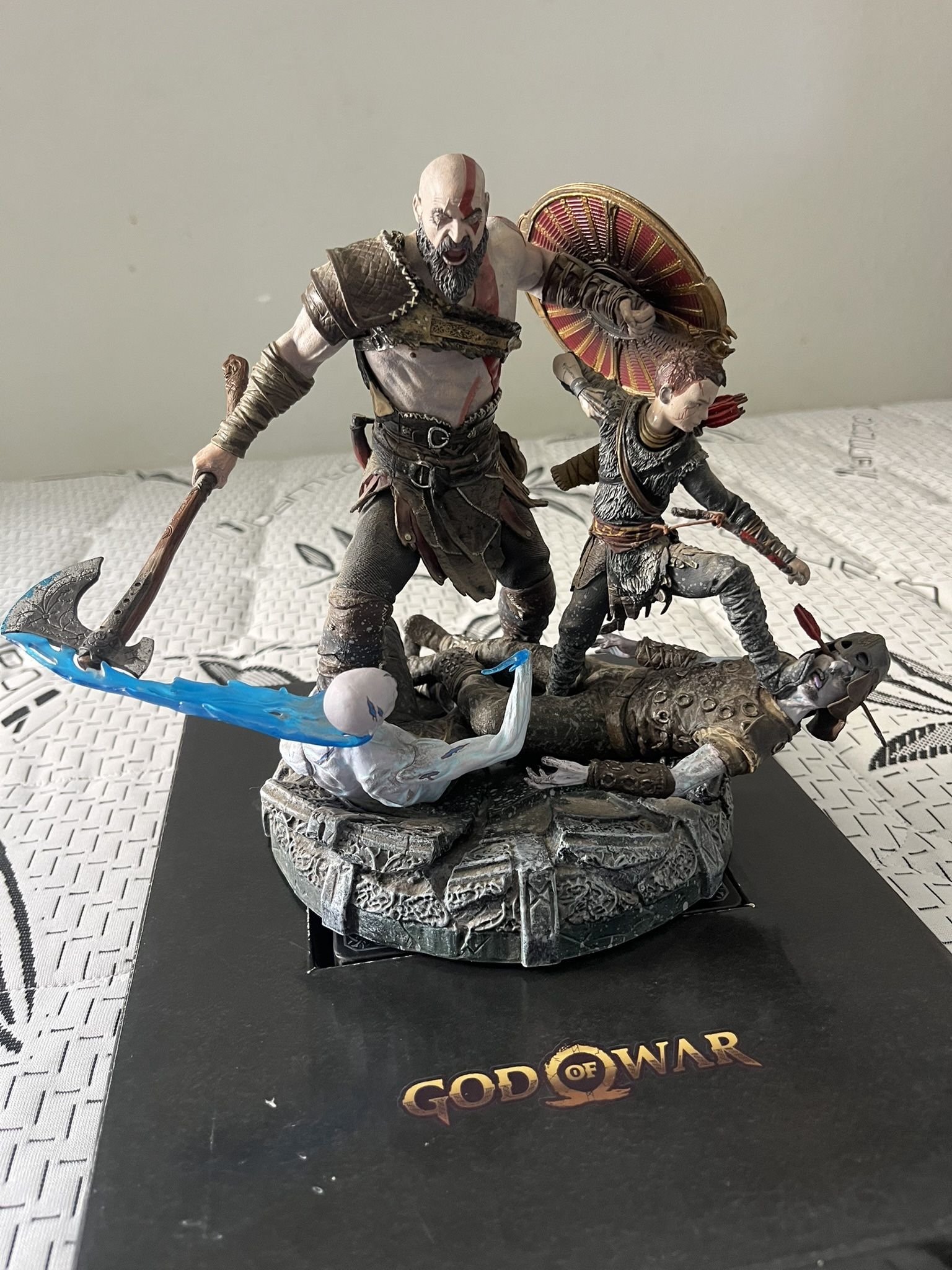 Collector's Edition statue set for God of War