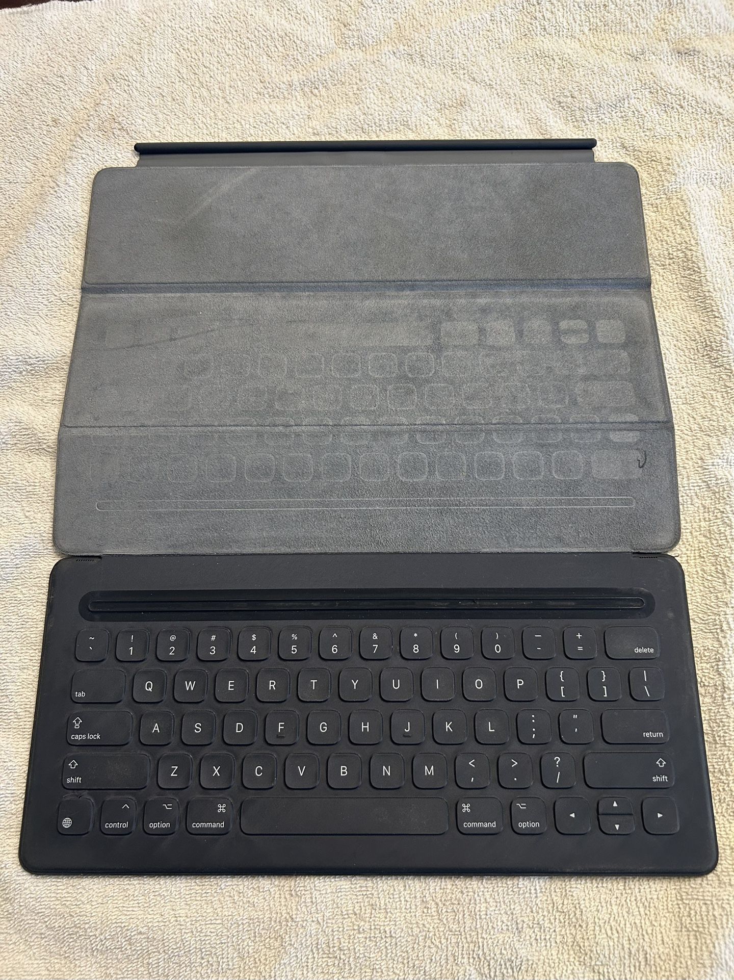 1st Gen iPad 12.9” Apple Keyboard Type Cover