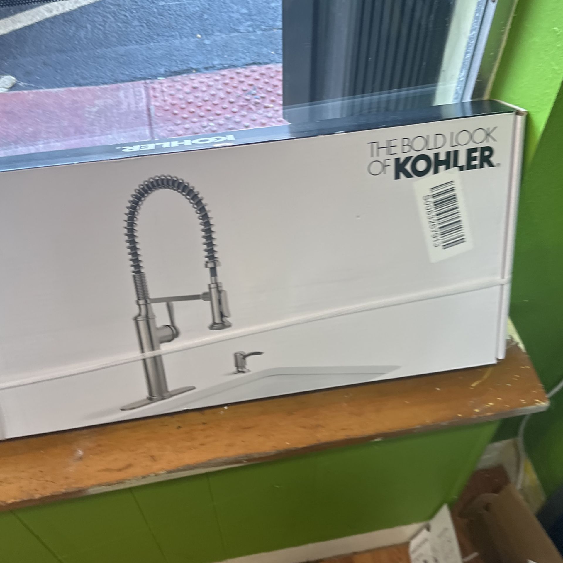 KOHLER Sous Pro-Style Single-Handle Pull-Down Sprayer Kitchen Faucet in Vibrant Stainless Brand New