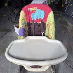 High Chair ( Free)