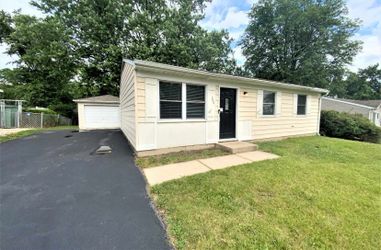 200 Valley Dr, Bolingbrook, IL 60440