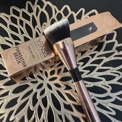 YENSA color + face SKIN ON SKIN FOUNDATION BRUSH