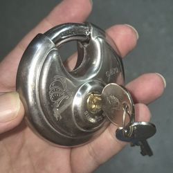 Heavy Lock With 2 Keys