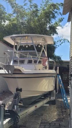 1992 Grady white Explorer closed transom.