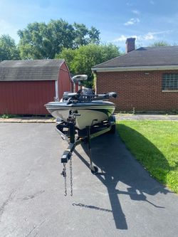 Tracker Nitro 640LX bass boat