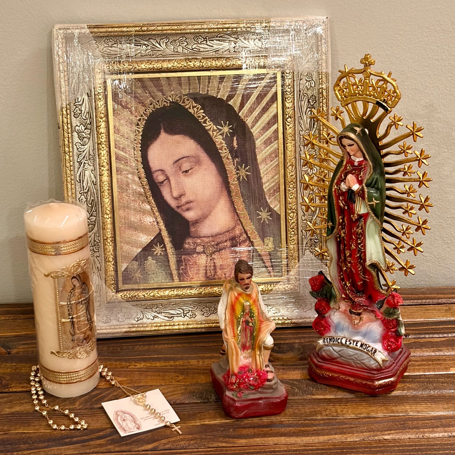 Altar de la Virgencita de Guadalupe. Our Lady of Guadalupe Altar
