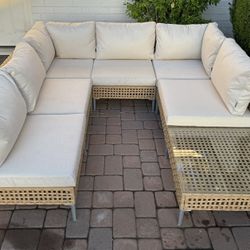 Gently Used 6 Piece Wicker Outdoor Sectional With Table