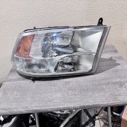 2013 To 2018 DODGE RAM 1500/2500 RH HEADLIGHT