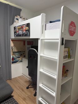 Bunkbed with desk