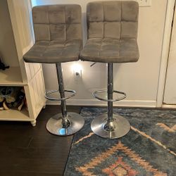 Very nice Adjustable Swivel Gray barstools 