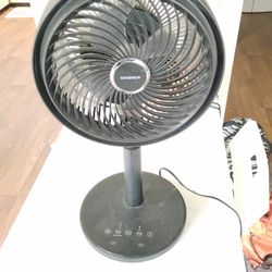 Extendable, oscillating table fan