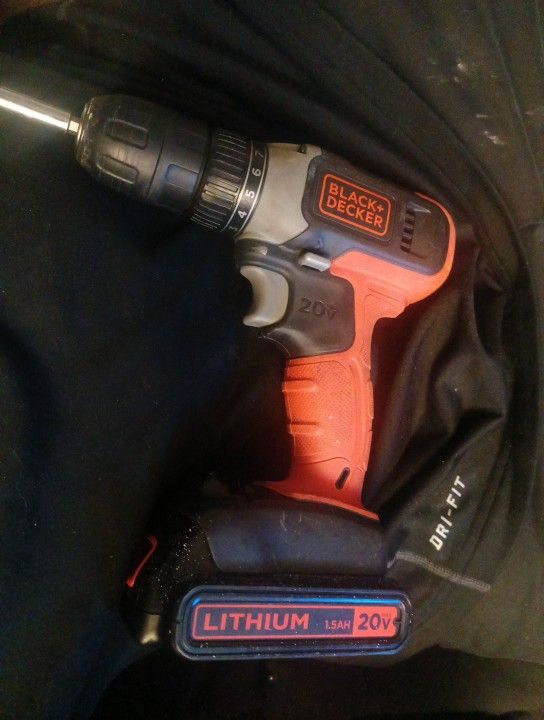 Black & Decker 20 Volt Drill With Battery And Charger Excellent Working Condition $25