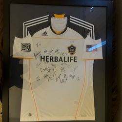 SIGNED AND FRAMED LA GALAXY JERSEY 2012-2013