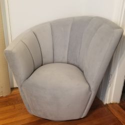 Living Room Chair , Like New !!!