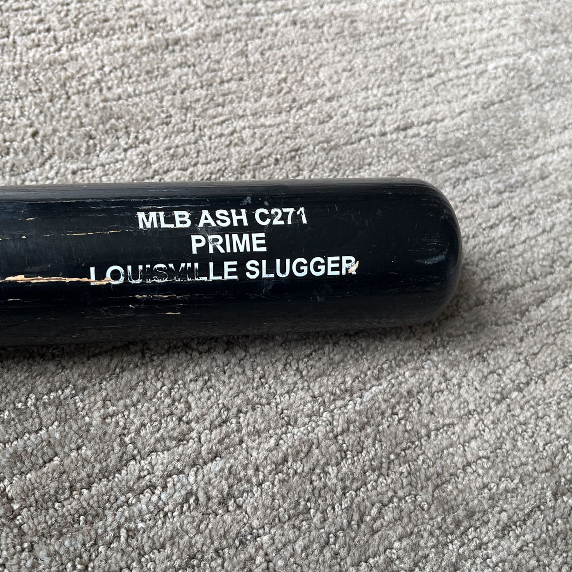 32" Louisville slugger wood bat
