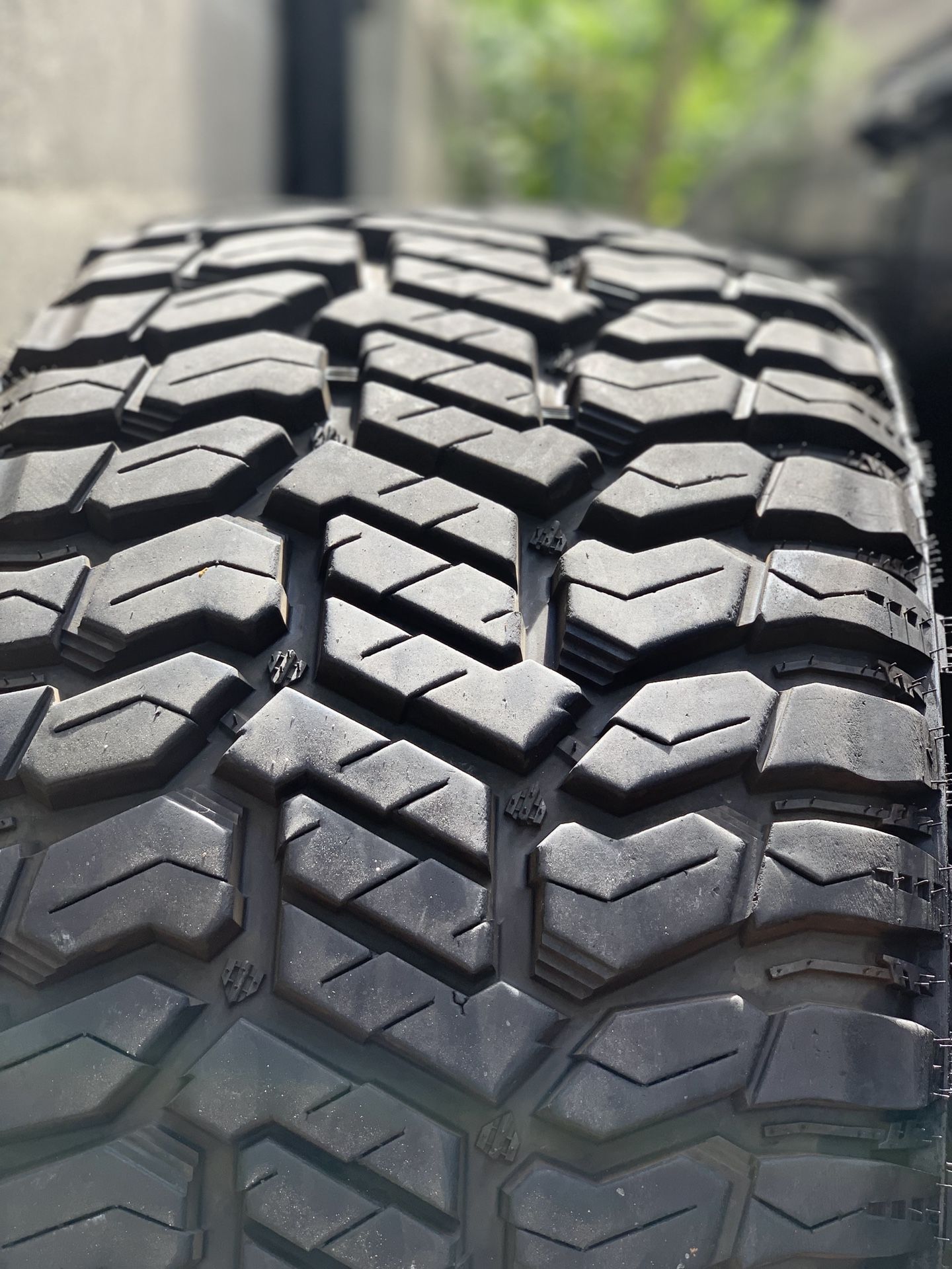 33x12.5R24